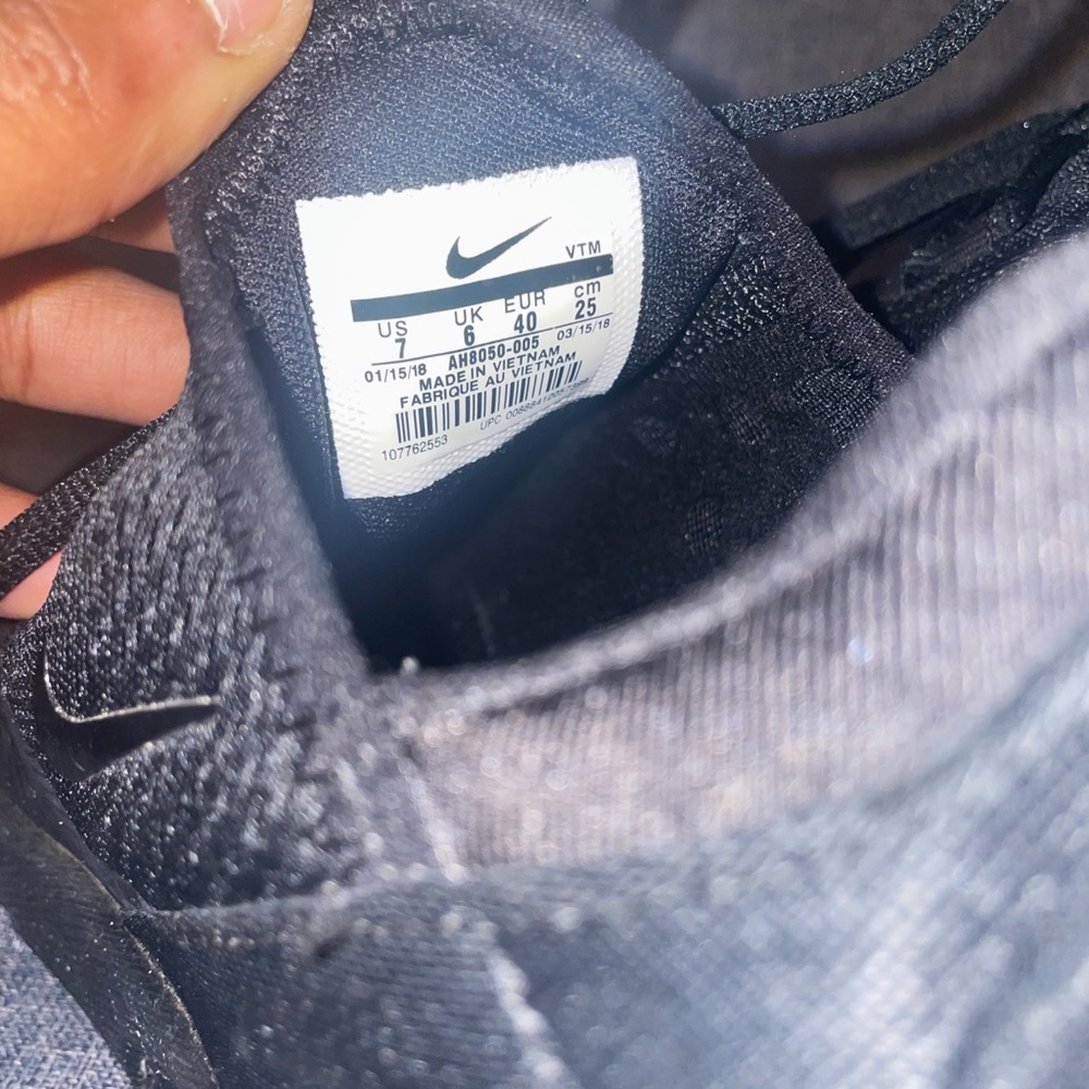 Nike Women’s Air Max 270 Black Shoes - Picture 4 of 7